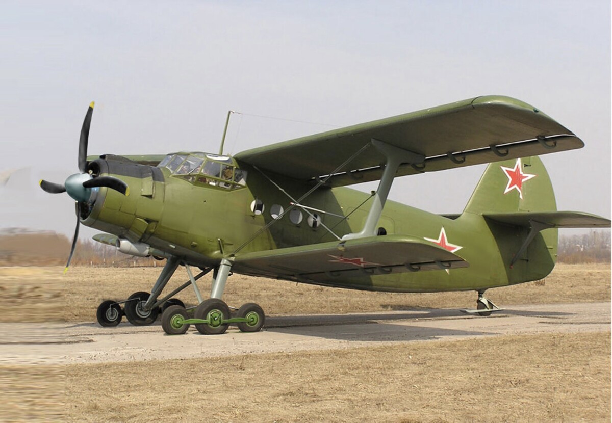 Кукурузник. АН-2 биплан. Самолёт АН-2. Кукурузник АН-2. Военный самолет ан2.