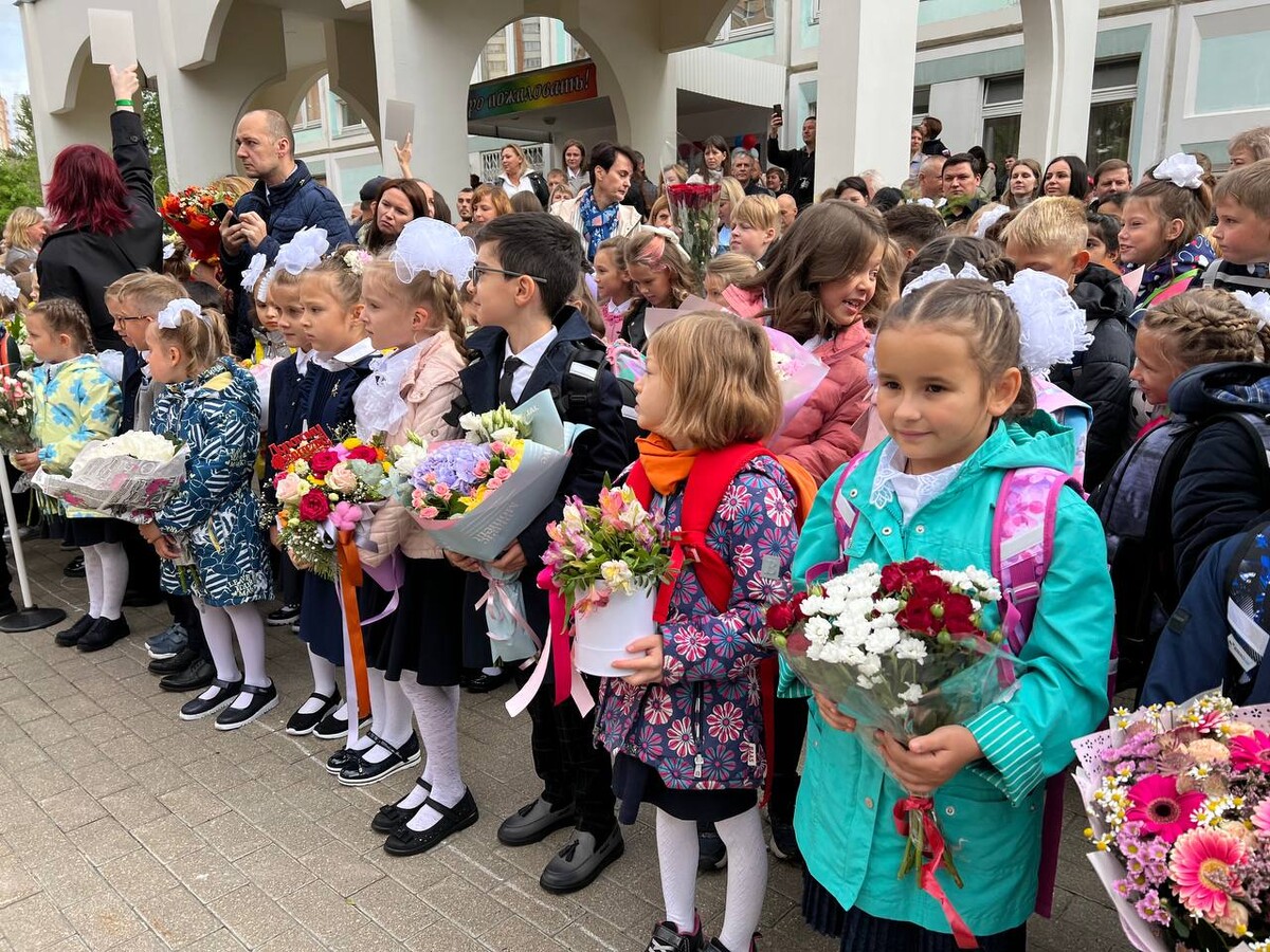 Школа 1 сентября. Фотосессия 1 сентября. Традиции первого сентября. Школа фото.