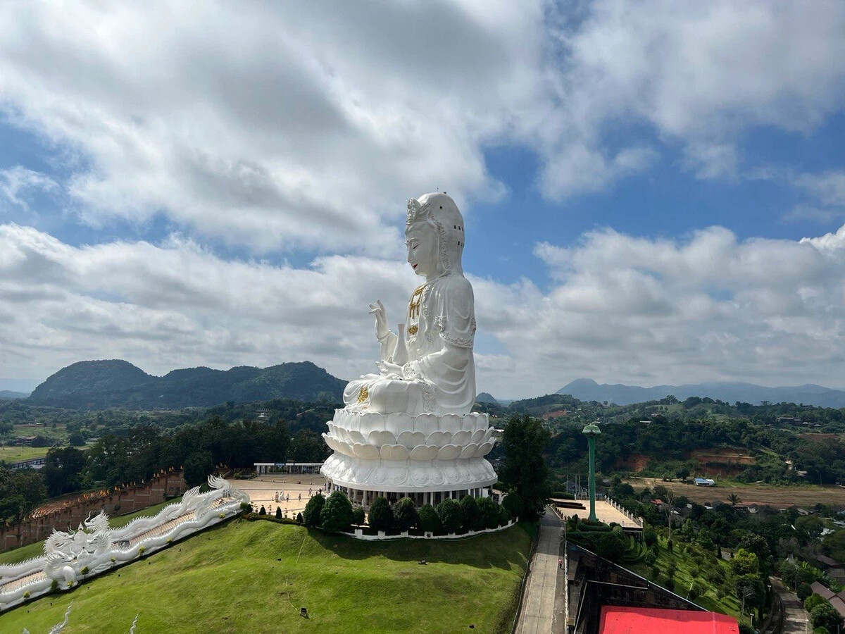 Звук на горе big Buddha в Тайланде