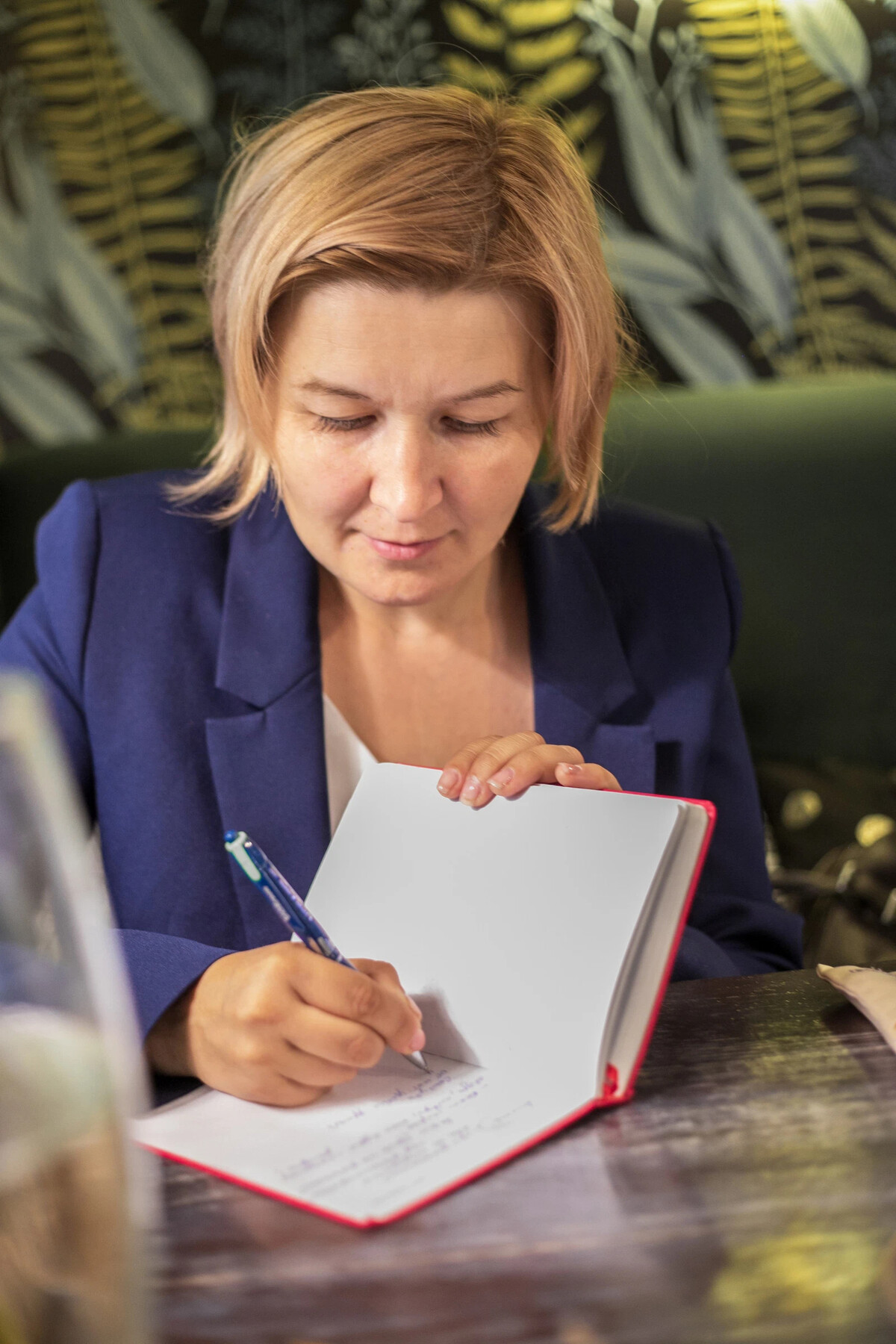 Успеть за 15 мин. Часы для женщин. Счастливые часы. Женщина с часами. Успеть за 15 мин.