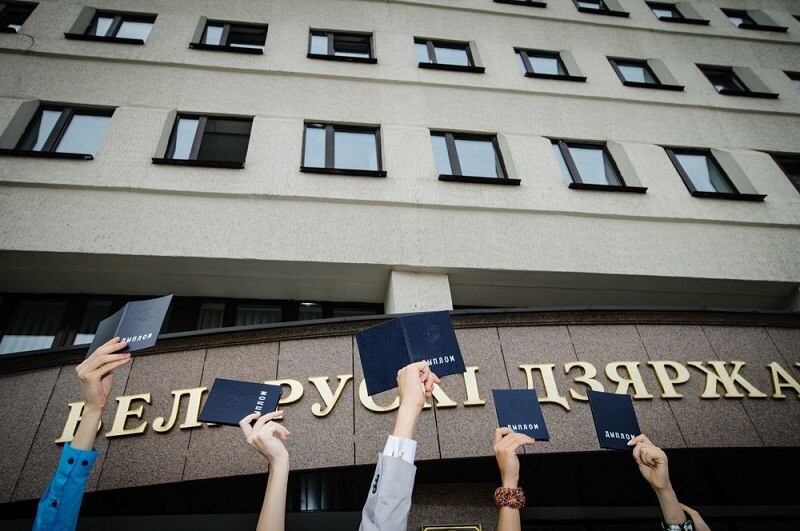 Журфак кубгу здание. Институт журналистики в москве. Журналисты в вузе. Открытая лекция в музее. Спбгу факультет журналистики внутри.