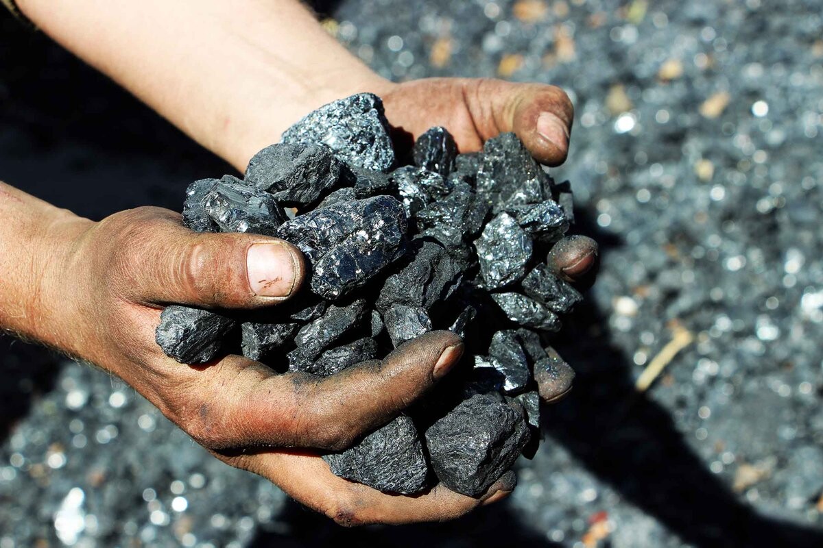 Уголь это металл. Каменный уголь Кузбасса. Уголь каменный 5-20. Кузбасс уголь химия металл. Уголь Кузбасский антрацит.