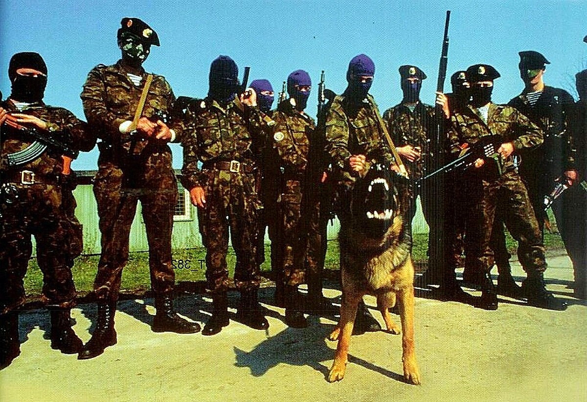 Омон в 90. Омон в 90. Форма омона в чечне. Московский омон 1990е. Спецназ фсб альфа в 90 е.