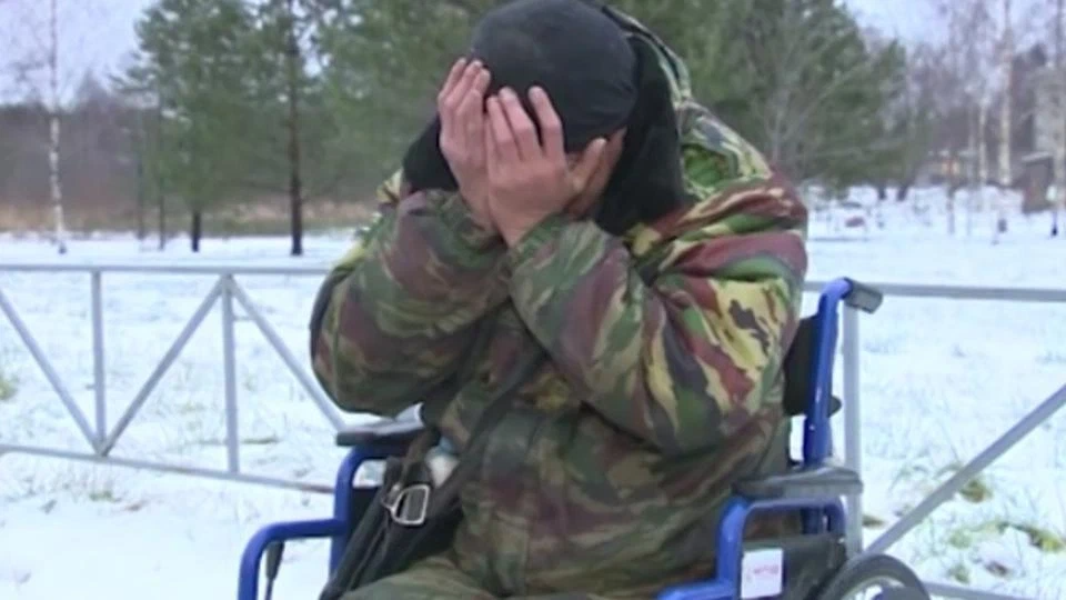 Инвалидов забирают. Десантник инвалид. Военный калека десантник. Инвалид в коляске в армии