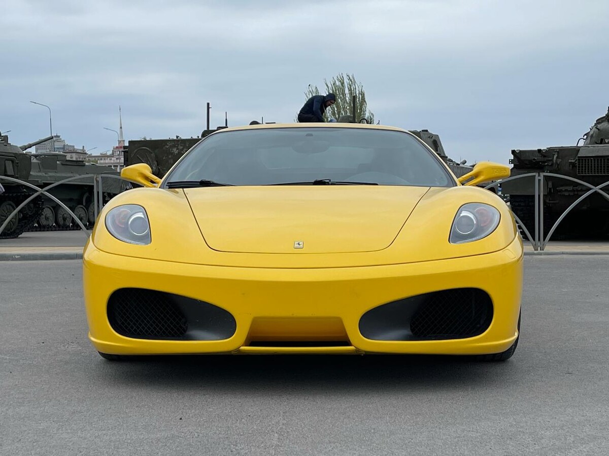 50 желтых машин. Ferrari 430 2004. Машина желтая. Феррари в Волгограде.