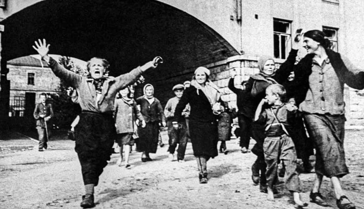 Освобождение брянска 1943. 17 сентября 1943 года. Освобождение брянска от немецко-фашистских. Освобождение брянска великая отечественная война. Освобождение брянской области в 1943 году.