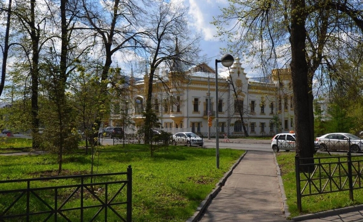 Юнусовская площадь в казани