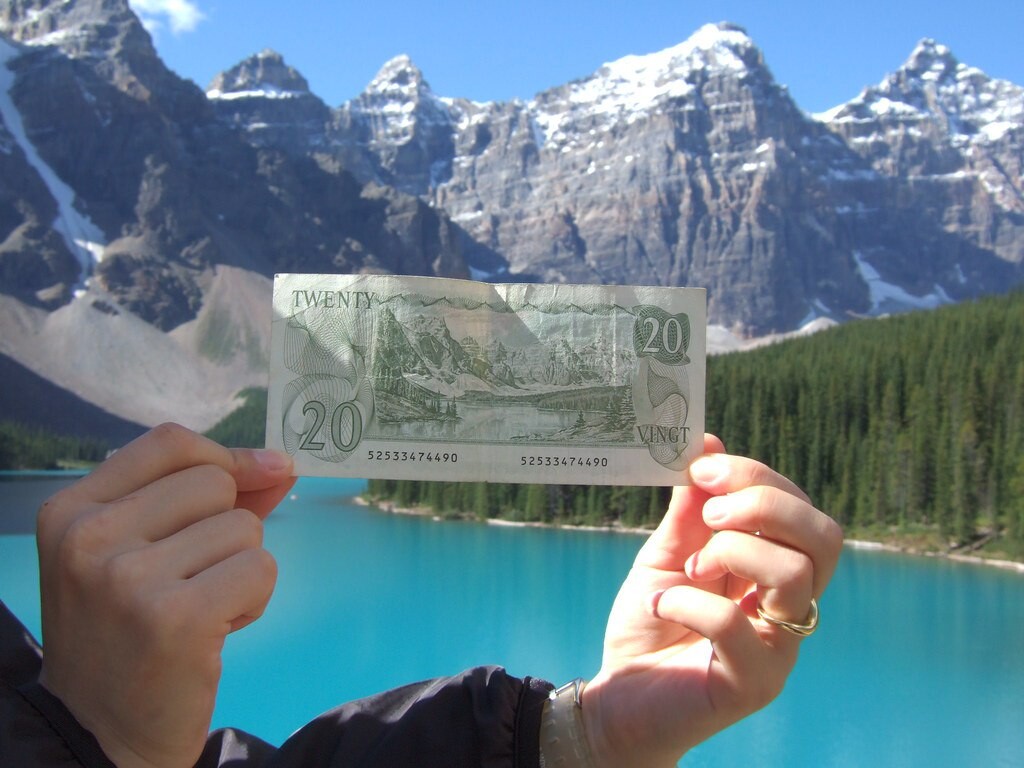 Отель Moraine Lake Lodge