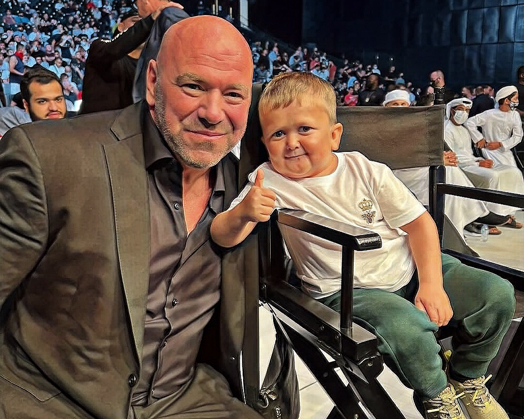 Хасбик дата. Хасбик и абдурозик. Хасбулла магомедов хасбик. Хасбик и кадыров. Хасбик и абдурозик бой.