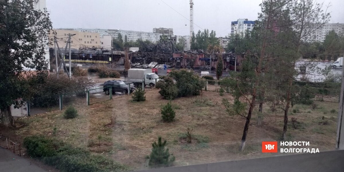 Пожар в михайловке волгоградской. Пожар в волгограде 2022. Пожар в волгограде 2022. Пожар в тзр волгоград сейчас. Зарево пожара.