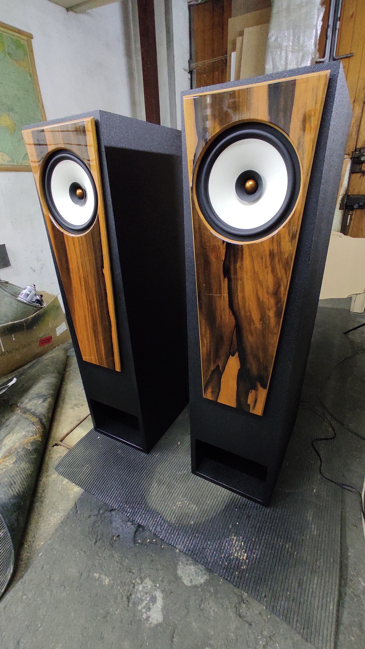 Привет! Хочу поделиться фото с вами о своём проекте. Корпус покрашен ...