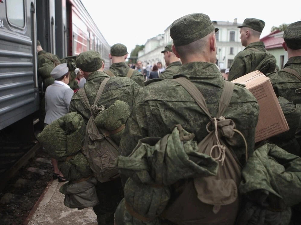 Отпуск по личным обстоятельствам военнослужащих по призыву. Отпускают ли мобилизованных в отпуск. Неиспользуемый отпуск сгорает или нет. Мобилизованные домой. Мобилизация фото.