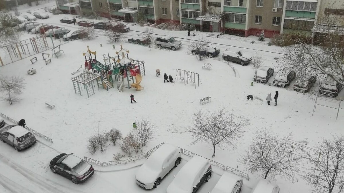 Настоящее челябинское время. Снегопад в Челябинске. Челябинск завалило снегом. 25 Апреля 2014 Челябинск снегопад. Челябинск зима.