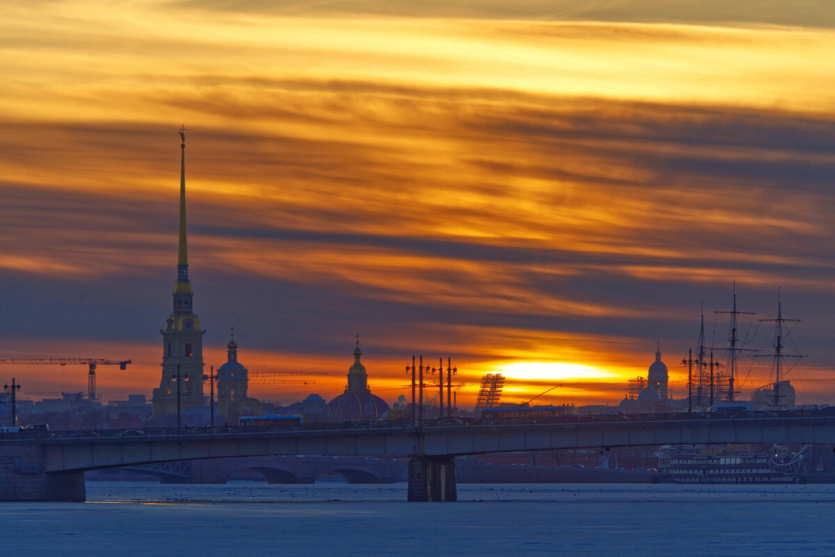 март в санкт петербурге