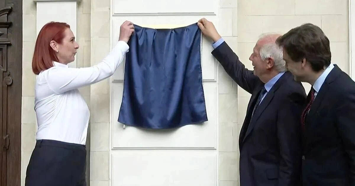 Новый тренд европейской дипломатии: синие сатиновые...шорты?! Или дайте на 