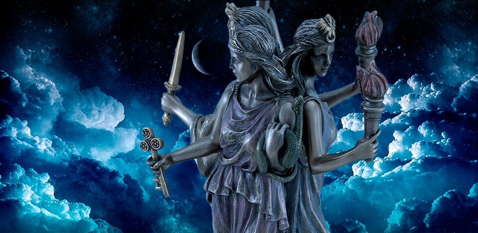 Песня богини луны. Купол Гекаты. Римская богиня Луны. Геката фото. Мама Килья богиня Луны инки.