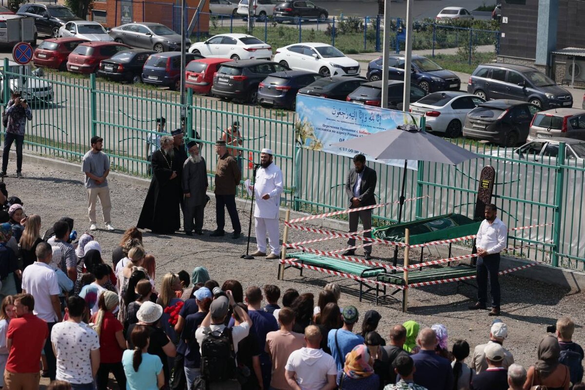 Проститься с Далером пришли люди всех конфессий.  Фото: Иван Кабанов