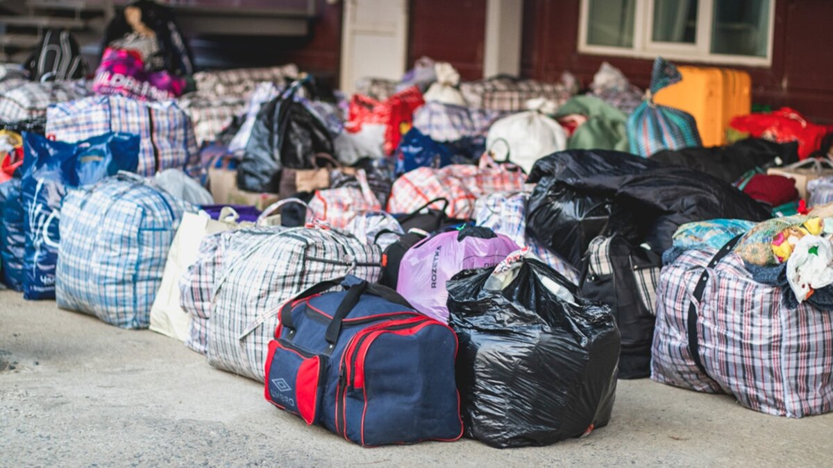     Белгородские власти решили временно приостановить возвращение эвакуированных жителей города Шебекино из пунктов временного размещения в их дома. Такое решение приняли после ночного обстрела города со стороны Украины.