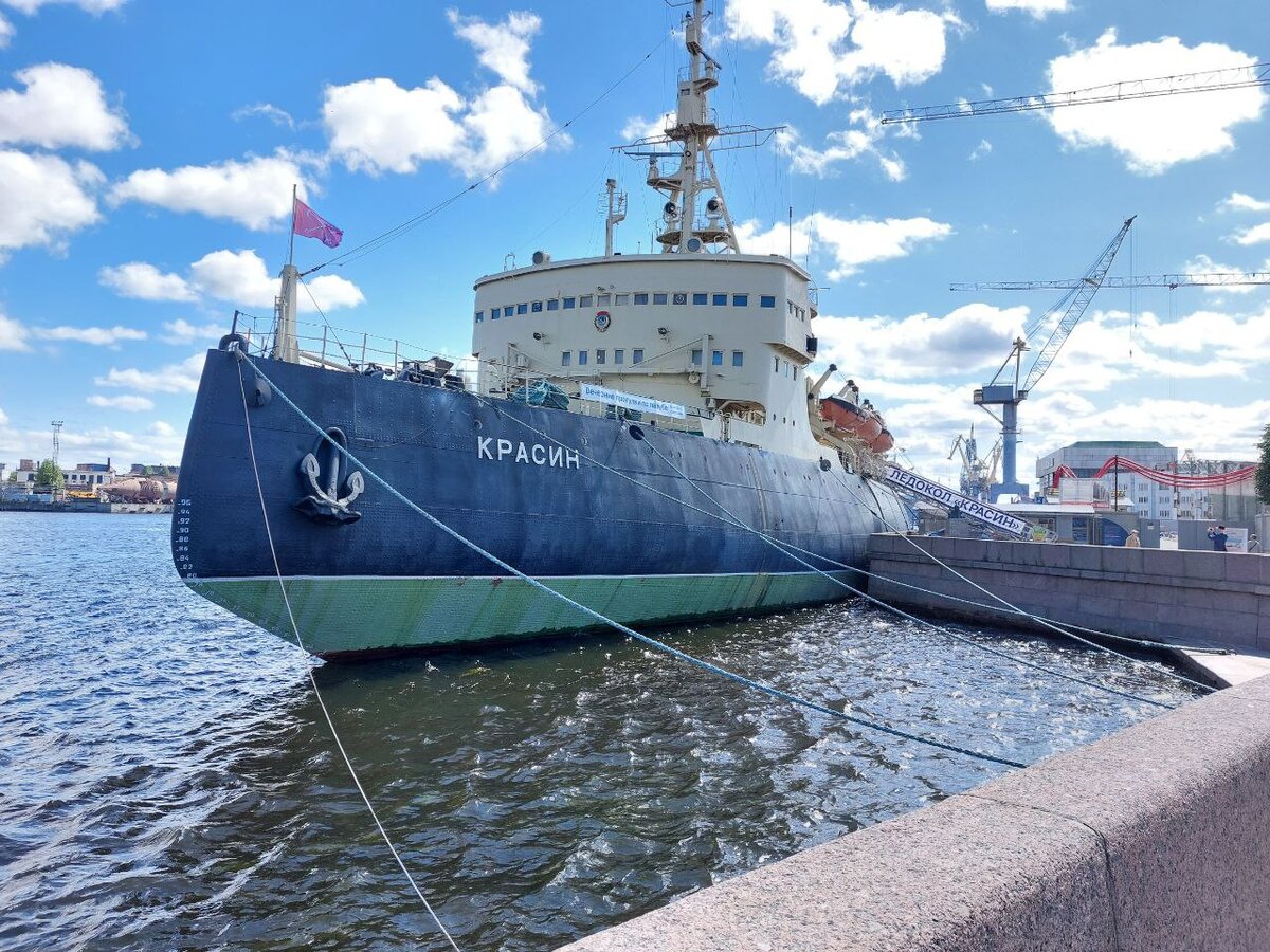 Вот он, ледокол Красин