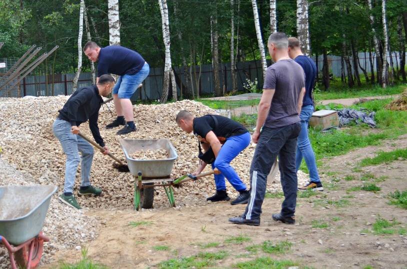 В Калуге судебные приставы пришли на помощь собачьему приюту «Душа ...