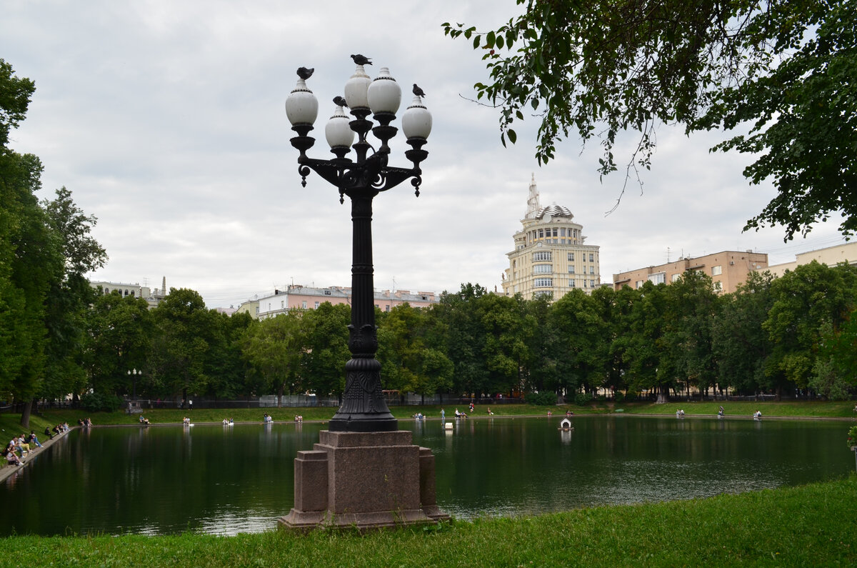 Булгаковская Москва. Почему Воланд появился именно на Патриарших прудах. |  