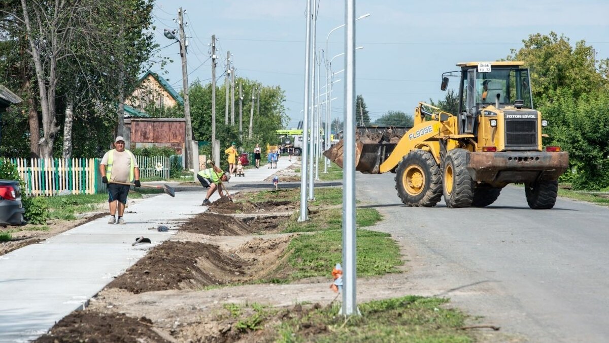 Родители водили детей по проезжей части»: тюменка попросила построить в  селе тротуар | nashgorod.ru | Дзен