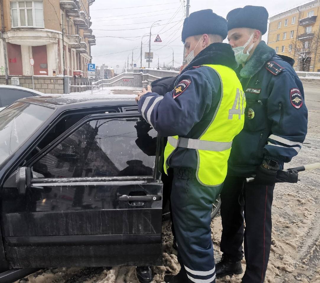 досмотр автомобиля сотрудником дпс