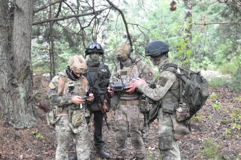 Бойцы ЧВК «Вагнер» и военнослужащие 38-й одшбр ССО Республики Беларусь во время занятий на полигоне Брестский Фото: @ok_spn