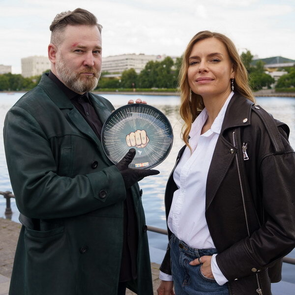     Алексей Розин и Любовь Толкалина заново переживут 90-е в сериале «Дино»