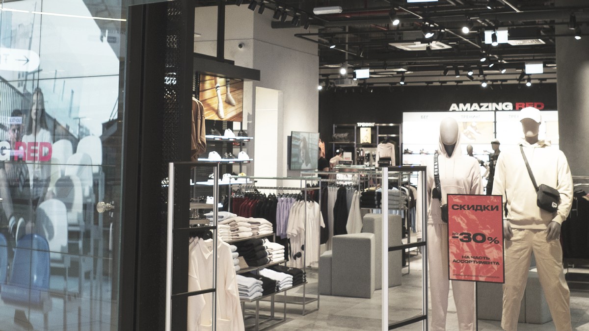 новые магазины фирмы. магазин одежды. открытие нового фирменного магазина обуви. Amazing red магазин. известные магазины одежды.