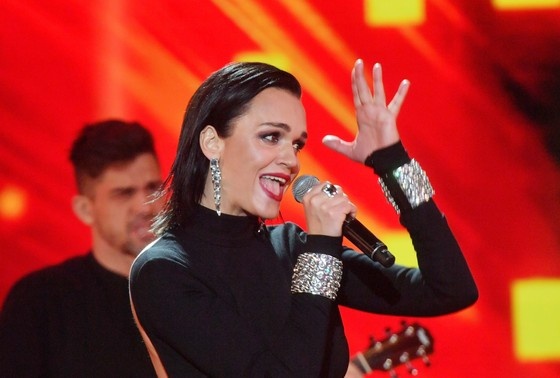    Певица Слава