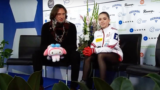 Камила Валиева в кике с Филипом Шветским. Finlandia Trophy 2021. 