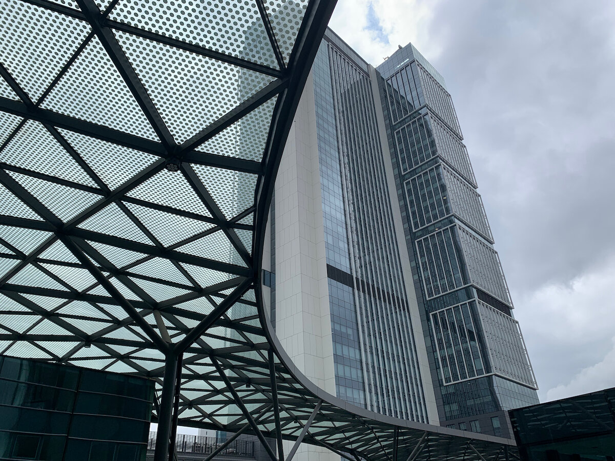 Здание частной клиники Medipol