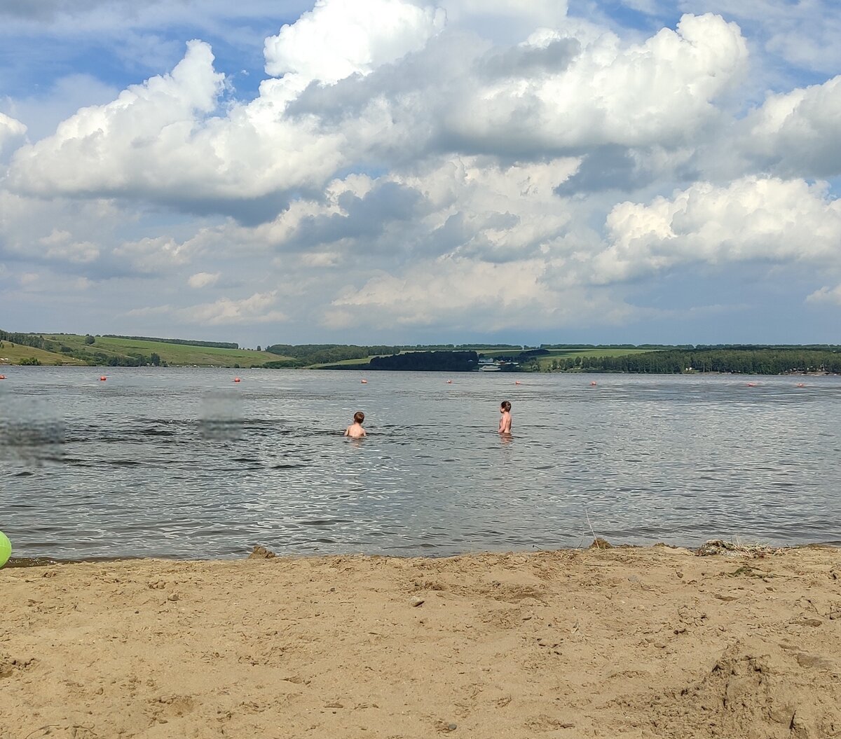 Вадя, Паша, купаются