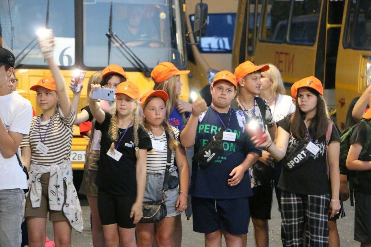    В Орск прибыли 186 детей из подшефного Перевальского района ЛНР Белов Михаил Александрович