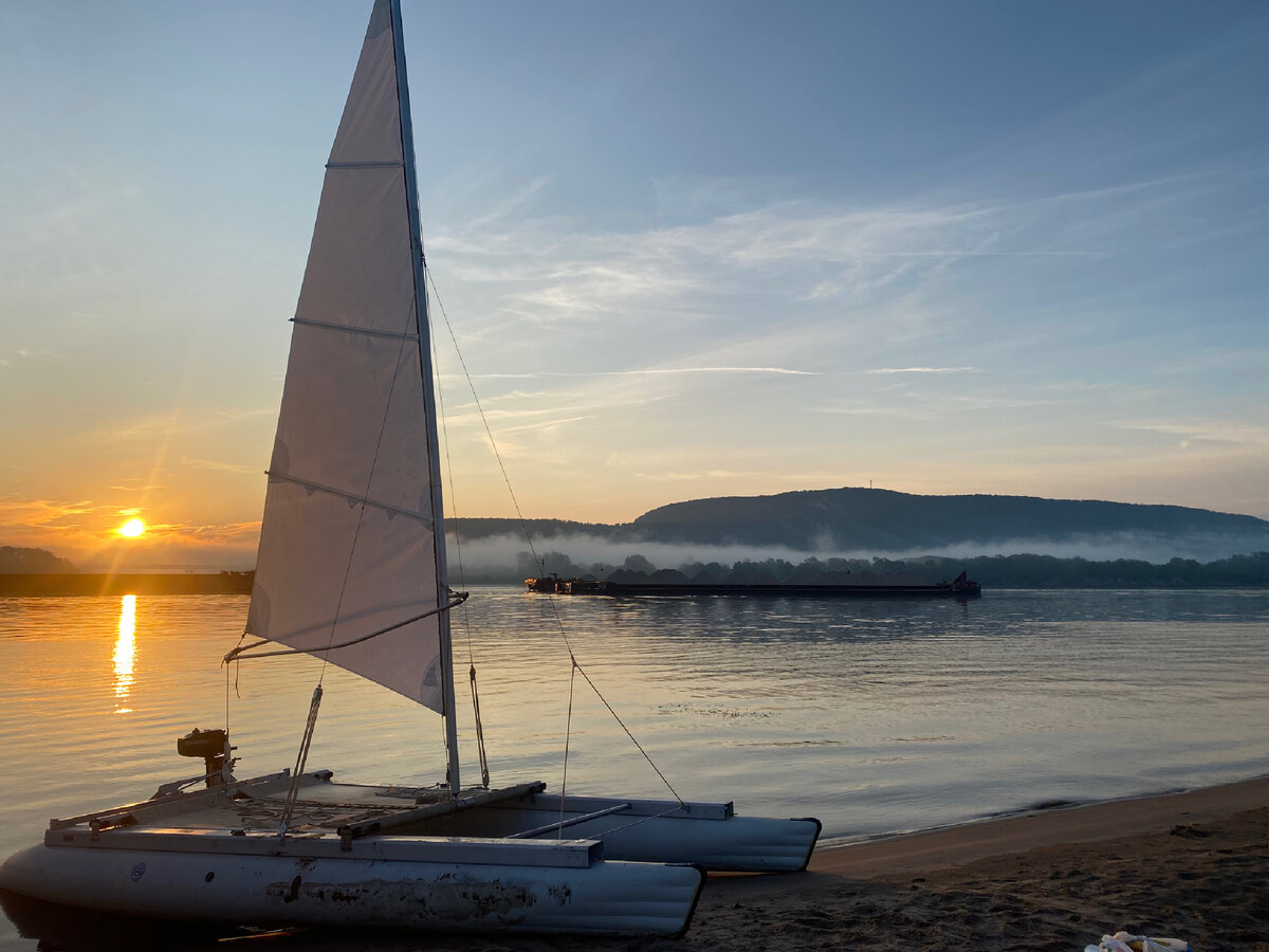 Вот так он выглядит, парусный катамаран «Простор». Конечно он у меня модернизированный. И можно ещё больше сделать. И самое главное, я знаю как и что...