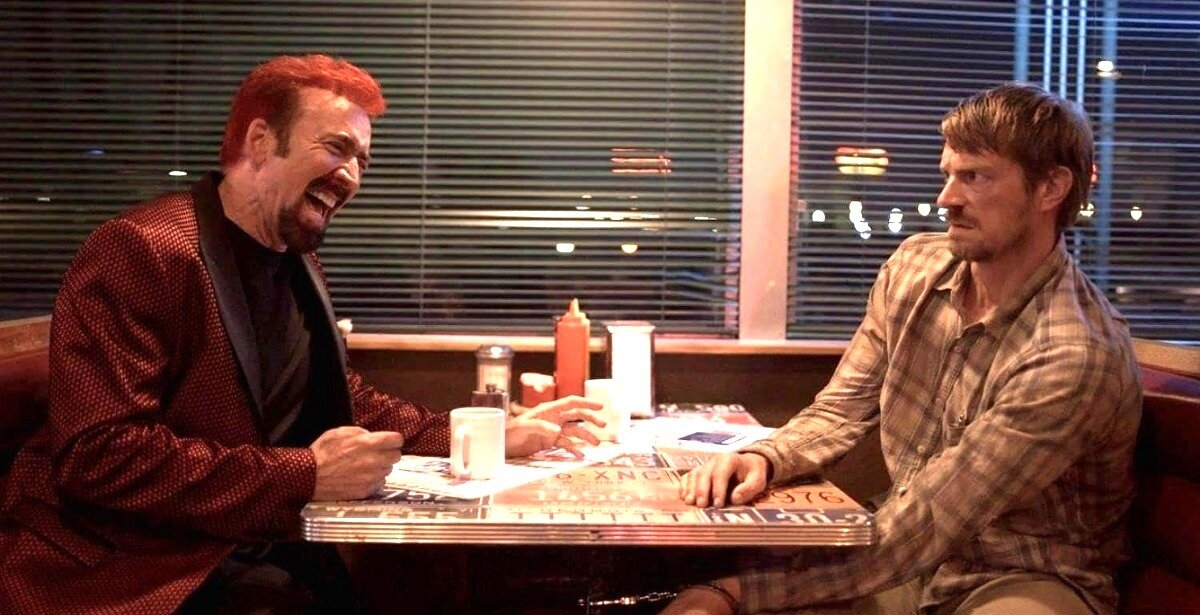 - А, да ведь это ж ты, чувак, последнего гламурного РобоКопа-попрыгунчика играл! То-то гляжу, больно физия у тебя знакомая! 