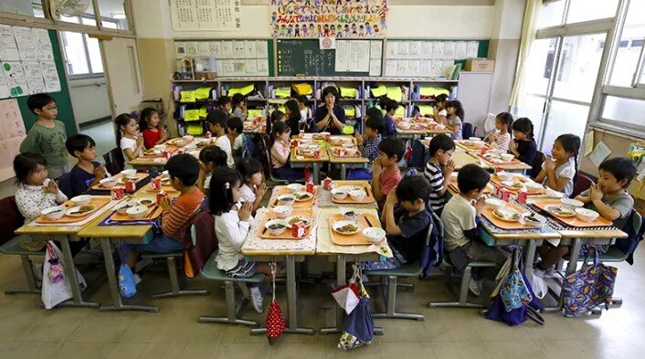 Обед в японской школе