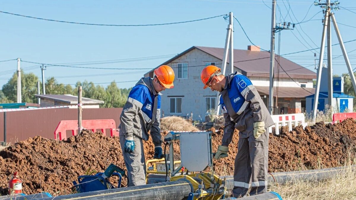     Депутаты-единороссы и представители «Газпрома» проводят встречи с жителями сёл, на которых рассказывают о льготах и других преимуществах программы социальной догазификации.