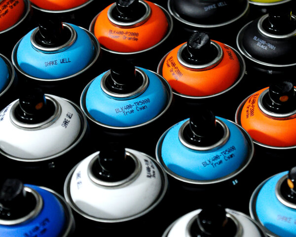 Акриловые краски в баллончиках