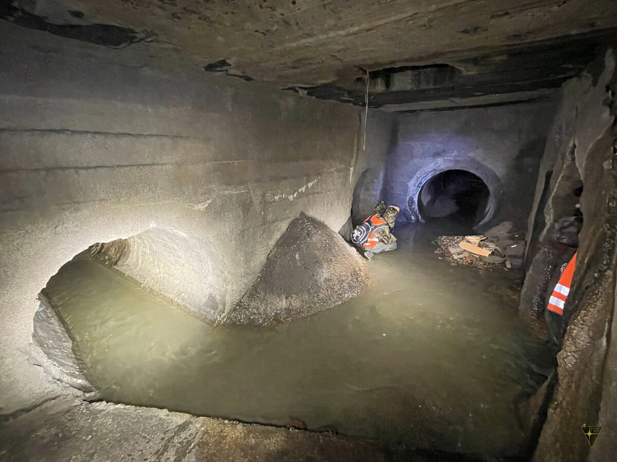 После Чуры мы ощутили, что есть ещё порох в пороховницах и ягоды в ягодицах. И отчего бы не посетить коллектор некоего ручья или скромной речки?-17