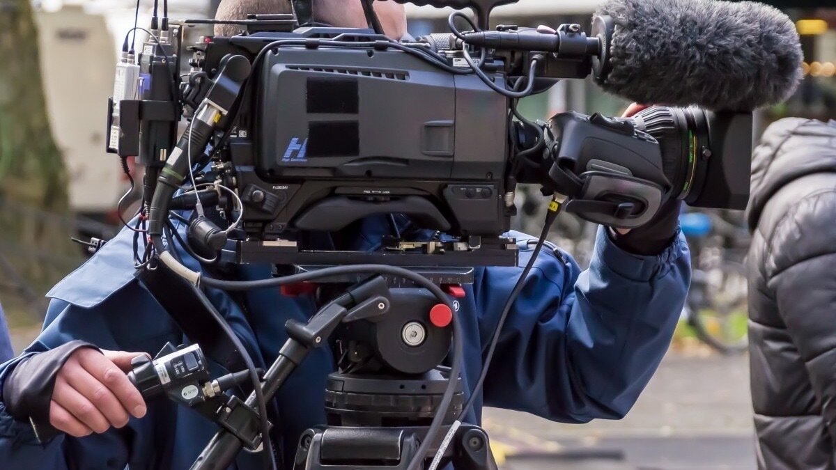     В Кондопоге режиссер Юрий Быков снимает сериал, в котором принимает участие заслуженный артист РК Вячеслав Поляков, о чем он сам рассказал в социальных сетях.