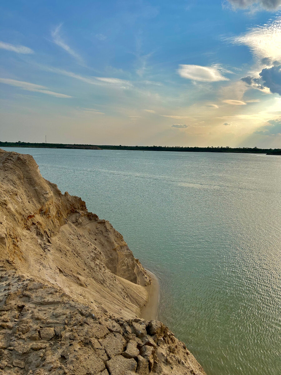 Есинские карьер с лазурной водой