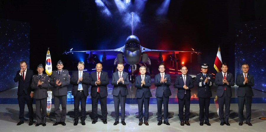 Церемония отправки первого истребителя корейского производства FA-50, которые закупила Польша - Фото: KAI/EPA/TASS