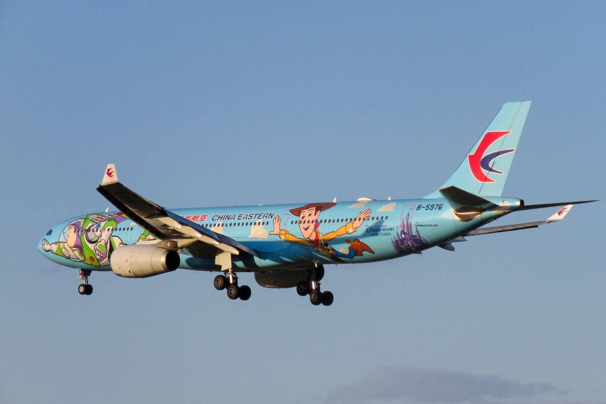 Классная ливрея Airbus A330-343 «China Eastern Airlines»🌈🚌 
(Диснейленд — История игрушек)

