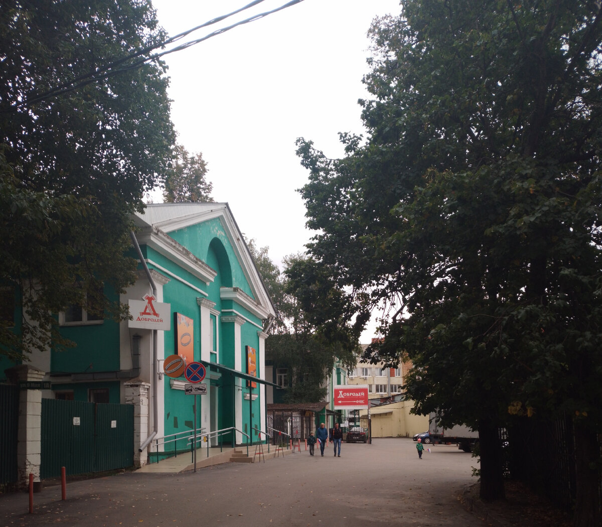 Нашему городу -877, но он  как всегда молод, красив, хорош собой, да ещё в в полном расцвете сил, радует своих жителей и гостей, историческими  памятниками, итересными музеями, замечательными...-47