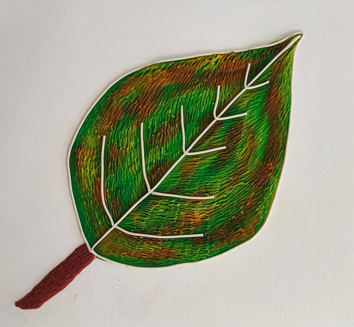 Готовый вариант аппликации из пластилина на картоне " Осенний листик"