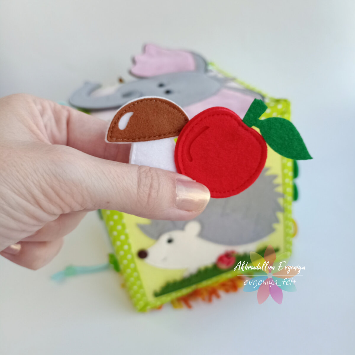 Люблю кубики. С окантовкой, конечно, приходится повозиться, но я открыла для себя секрет работы с ней. 