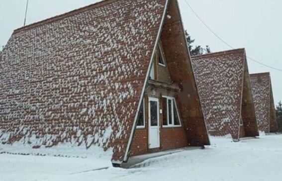 Поселок из домов-крыш на Сахалине