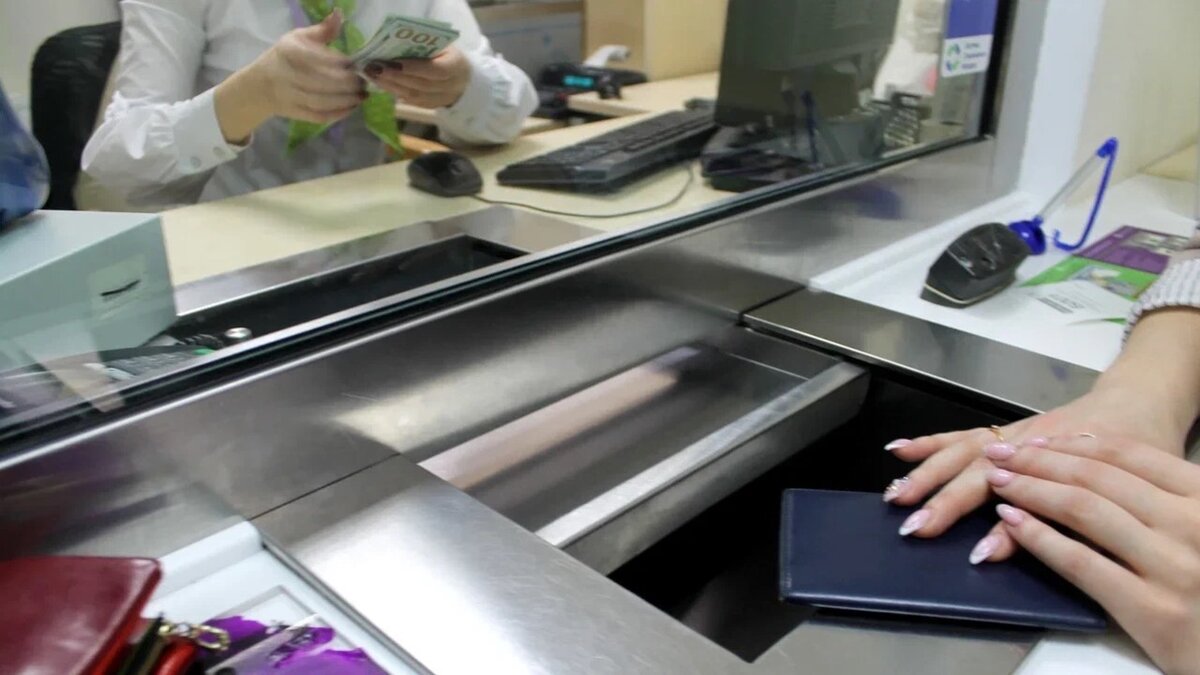     Попавший под американские санкции «Ак Барс Банк» прокомментировал новые ограничения, которые коснутся клиентов. Накануне стало известно о включении финансовой организации в список США.